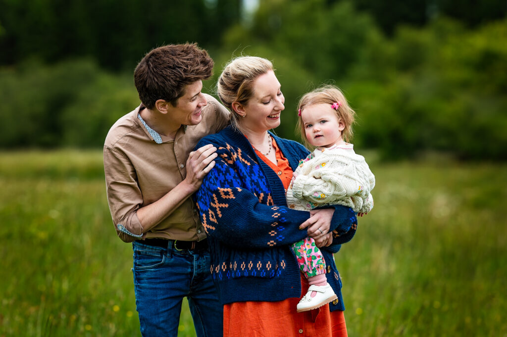 family standing together  and posing for a family photographer Ola Molik photography